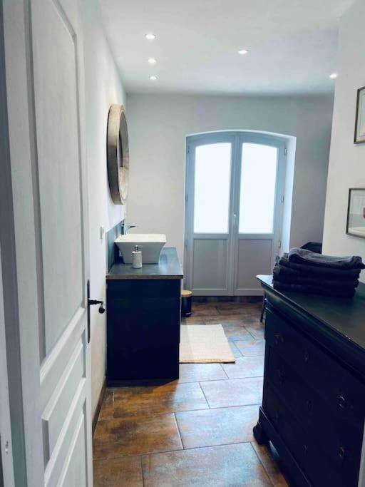 Maison Climatisee Avec Stationnement Et Wifi Bram Екстериор снимка